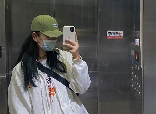 脸上长痘痘的朋友圈说说