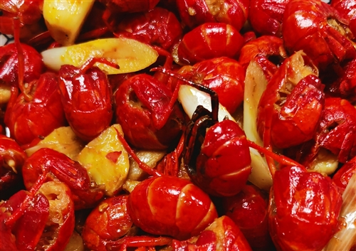 吃小龙虾发的朋友圈说说 吃小龙虾发的朋友圈说说