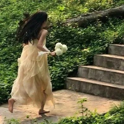 高糊但是却超级好看的女生头像(32张)