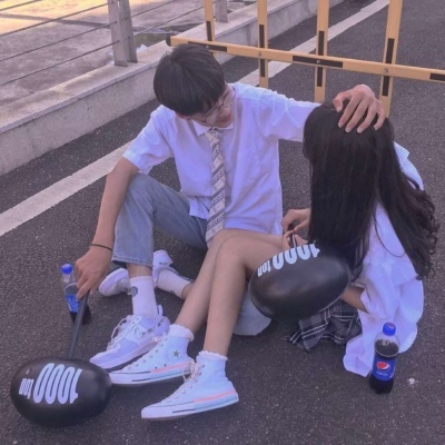 情侣头像一左一右配对真人图片(共36张)