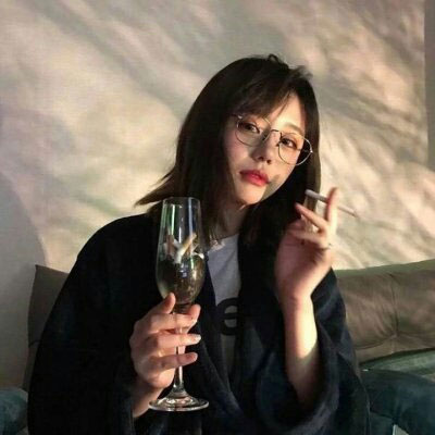 女人最适合的微信头像悲伤(精选22张)
