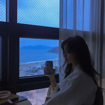 女人最适合的微信头像悲伤(精选22张)