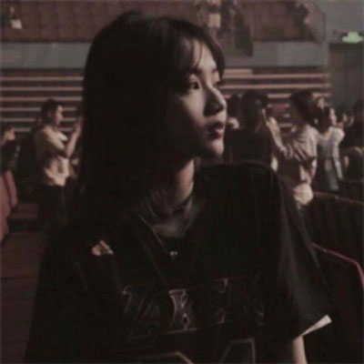 女人最适合的微信头像悲伤(精选22张)