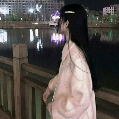 女人最适合的微信头像悲伤(精选22张)