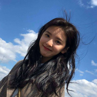 高清好看的唯美女生长发图片头像(精选38张)