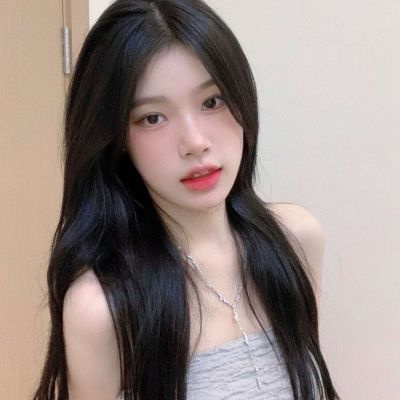高清好看的唯美女生长发图片头像(精选38张)