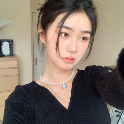 高清好看的唯美女生长发图片头像(精选38张)