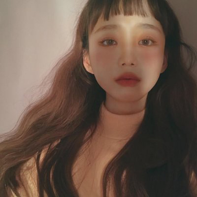 高清好看的唯美女生长发图片头像(精选38张)