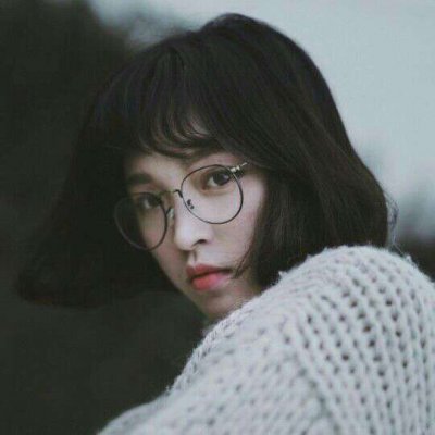 高清好看的眼镜气质女生头像图片(精选18张)