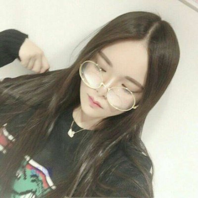 高清好看的眼镜气质女生头像图片(精选18张)