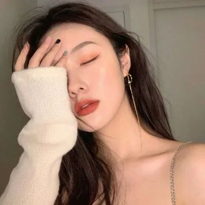 时尚好看的美女头像图片(精选32张)