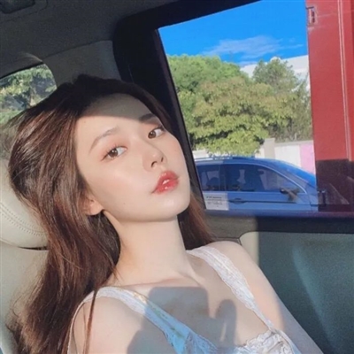 时尚好看的美女头像图片(精选32张)
