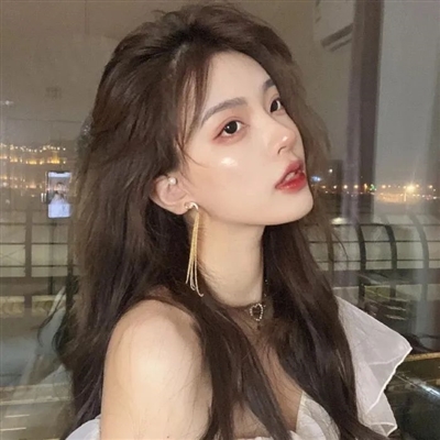 时尚好看的美女头像图片(精选32张)
