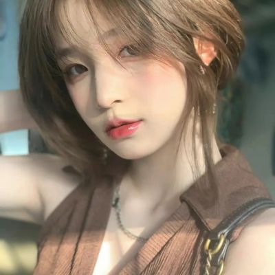 温柔干净且惊艳的头像女真人(优选50张)