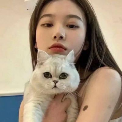 温柔干净且惊艳的头像女真人(优选50张)