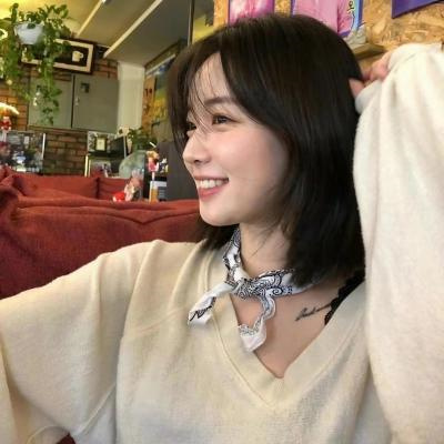 温柔干净且惊艳的头像女真人(优选50张)