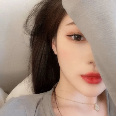 温柔干净且惊艳的头像女真人(优选50张)
