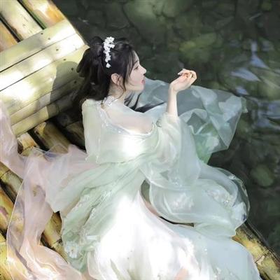 2023最好看的女生微信头像(24张)