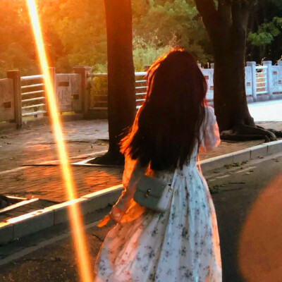 女人最适合的抖音头像背影(24张)