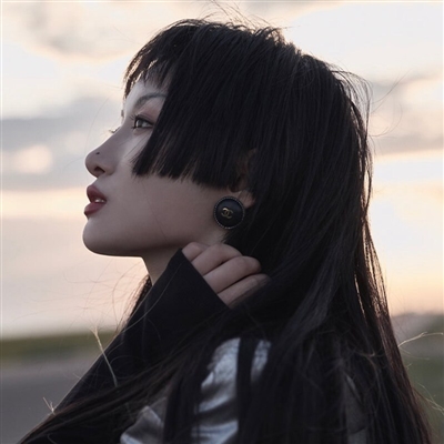 2023最火女生头像高冷(24张)