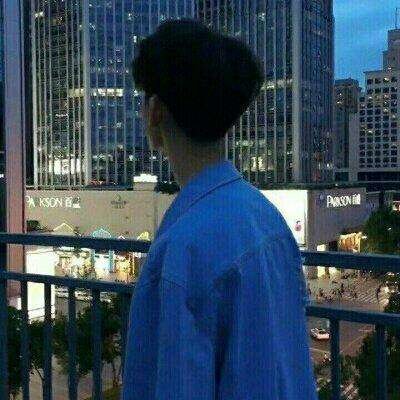 帅哥背影头像阳光(优选24张)