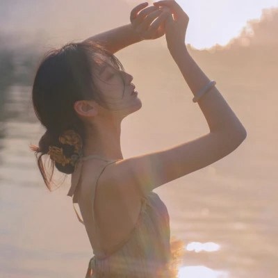 2023微信头像个性女生(26张)