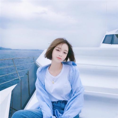 2023美女微信头像(精选22张)