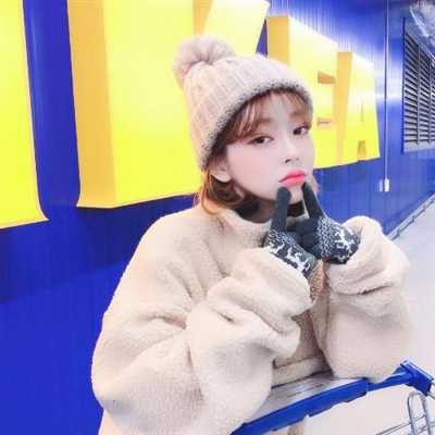 2023美女微信头像(精选22张)