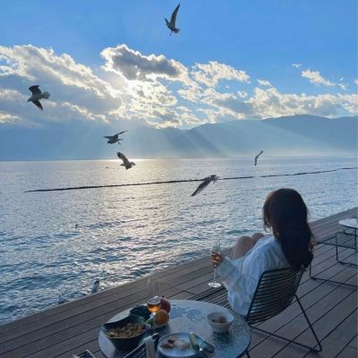 2024品味高级的女生头像(精选24张)