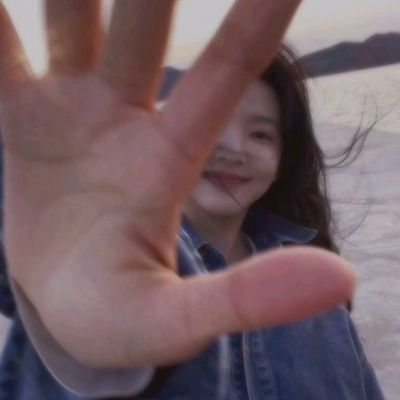 2024品味高级的女生头像(精选24张)
