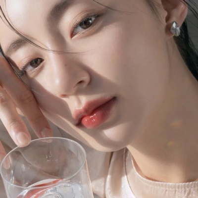 2024品味高级的女生头像(精选24张)