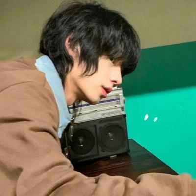 很有深沉气质的男生高级感的头像(精选22张)