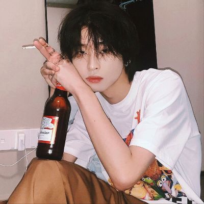 很有深沉气质的男生高级感的头像(精选22张)