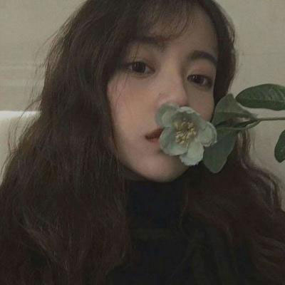 气质型长发女生好看的头像(共22张)