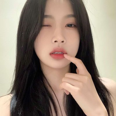 气质型长发女生好看的头像(共22张)
