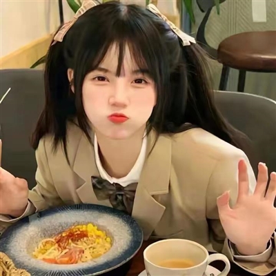 颜值很高的女生真人很俏皮的头像(精选16张)