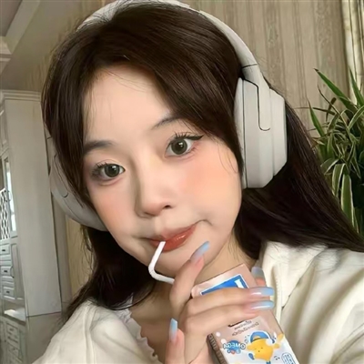 颜值很高的女生真人很俏皮的头像(精选16张)