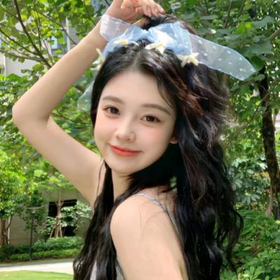 颜值很高的女生真人很俏皮的头像(精选16张)
