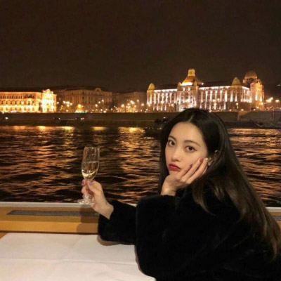 微信正式一点的头像女生(16张)