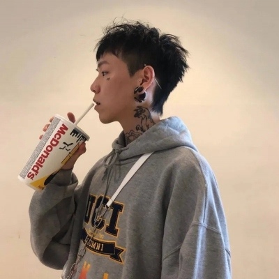 2024最火微信头像男(16张)
