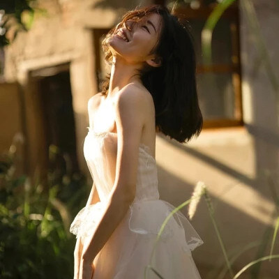 2024年最火女生的头像(优选16张)