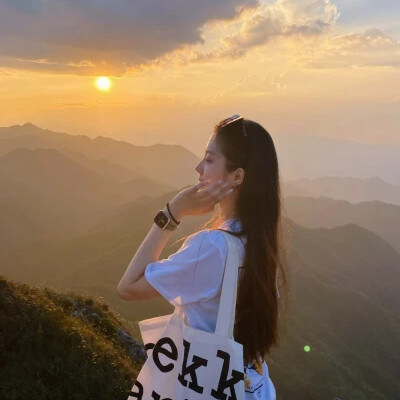 2024年最火女生的头像(优选16张)