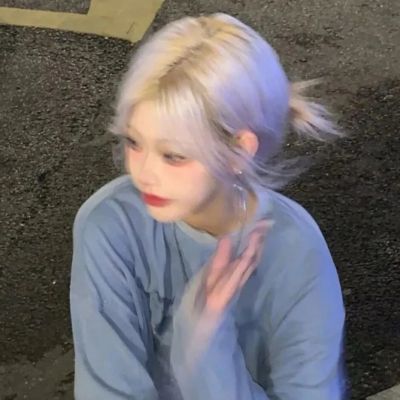 小众高级感女生头像图片(16张)