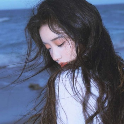 一看就让人心疼的女生头像(共16张)