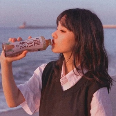 一看就让人心疼的女生头像(共16张)