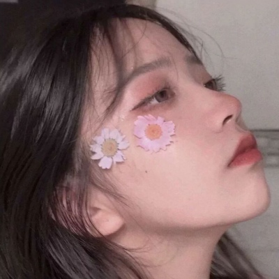 一看就让人心疼的女生头像(共16张)