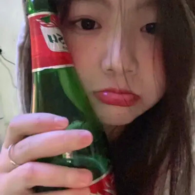 2024最流行的头像女(优选16张)