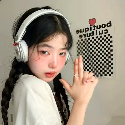 2024最流行的头像女(优选16张)