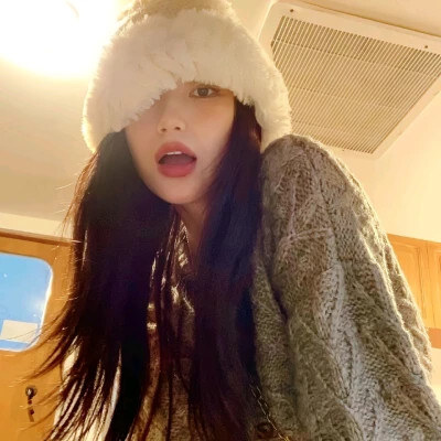 2024年最流行的女生头像(共16张)