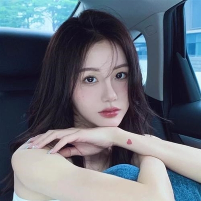 2024年最流行的女生头像(共16张)